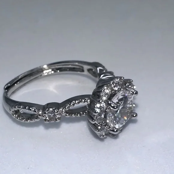 Silver Ring with 2.0 CT Diamond Simulate & Moissanite - Picture 5 of 16